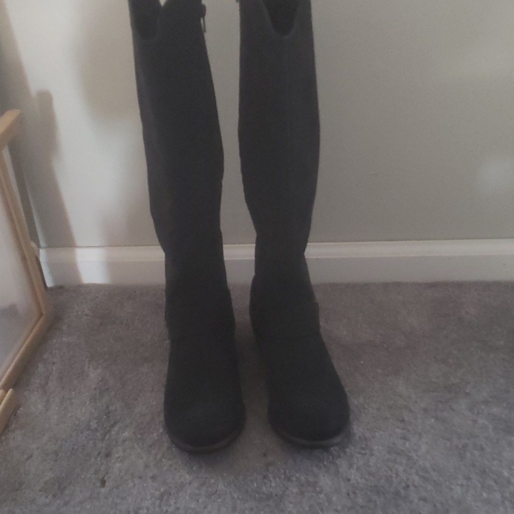Boots - Picture 2 of 4